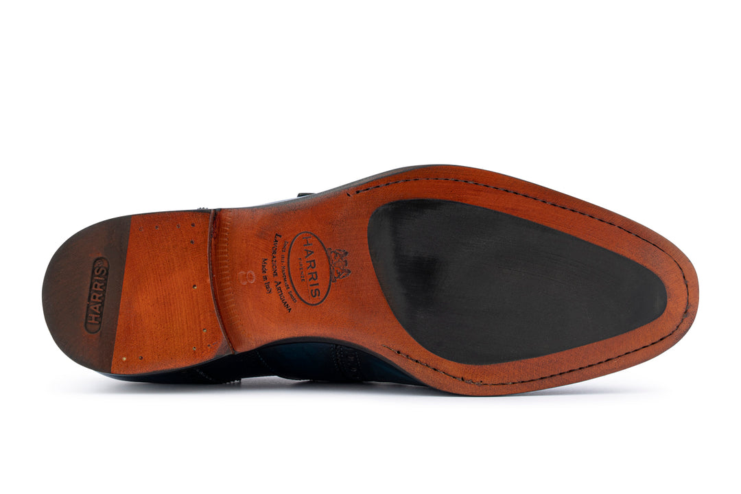 Mocasín con hebilla pintada a mano