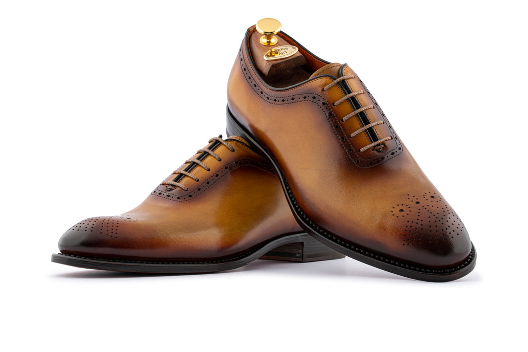 Handgepackte Lederschnur