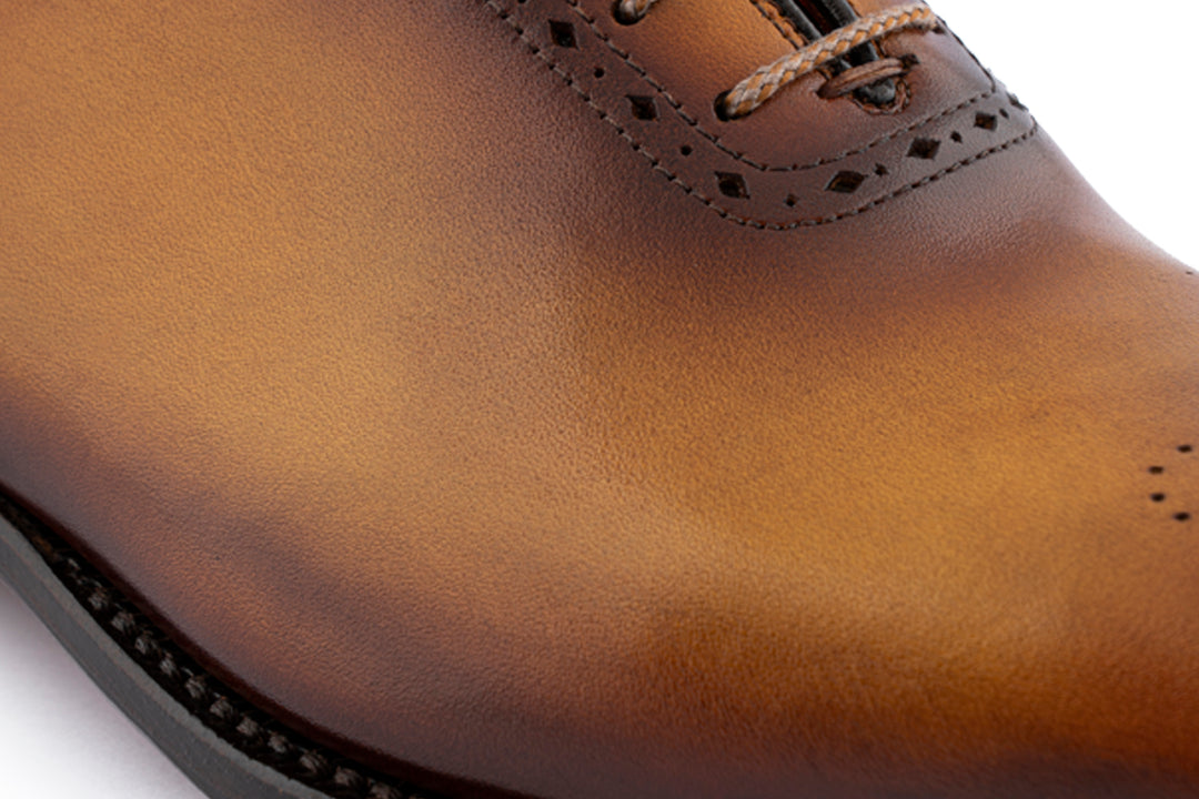 Handgepackte Lederschnur