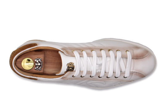 Leder -Turnschuhe mit schattierten Details
