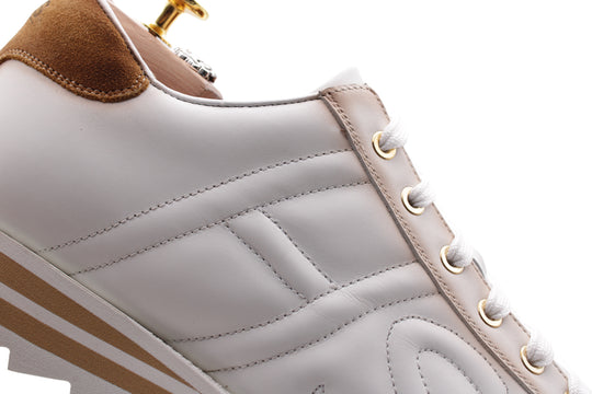 Leder -Turnschuhe mit schattierten Details