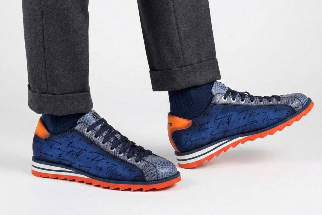 Sneakers aus Writer-Wildleder und Python