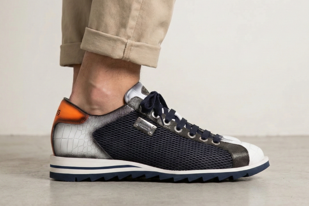 Zapatillas con estampado de cocodrilo y efecto perforado.