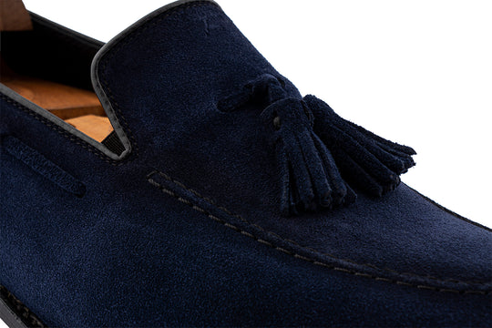 Mocassino in camoscio con pon pon Blu