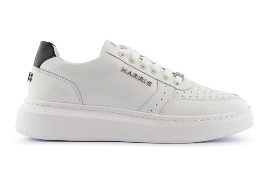 Sneakers aus Lackleder