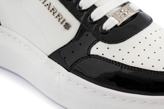 Sneakers aus Lackleder