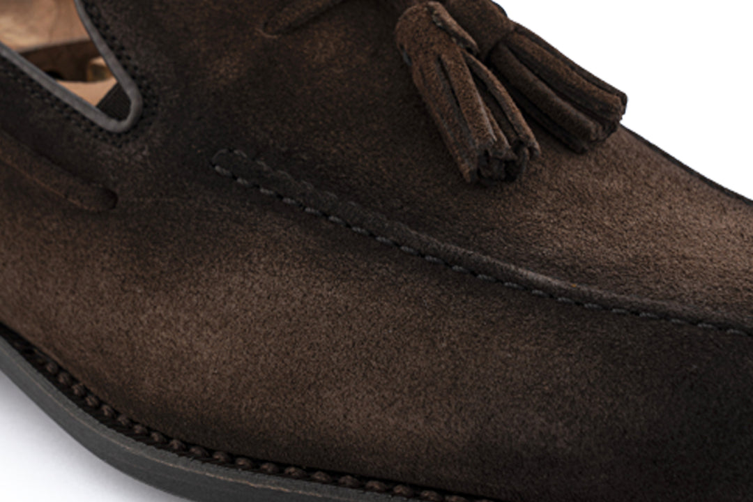Moccasin with pom pom in hand-shaded suede