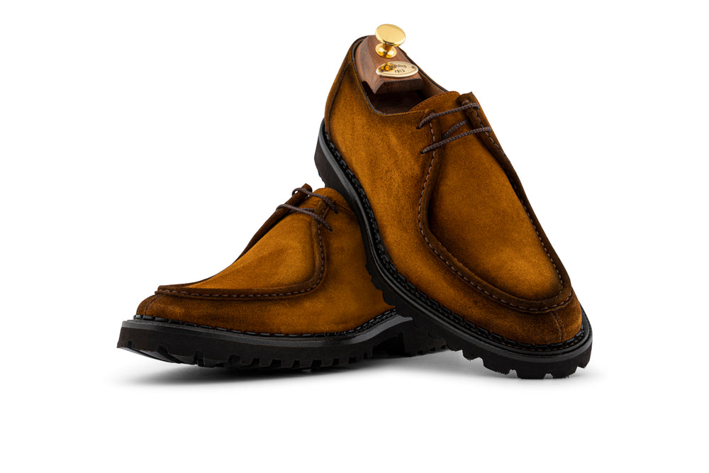 Wildleder-Schnürschuh mit Handnaht