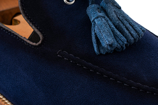 Mocassino in suede con pon pon