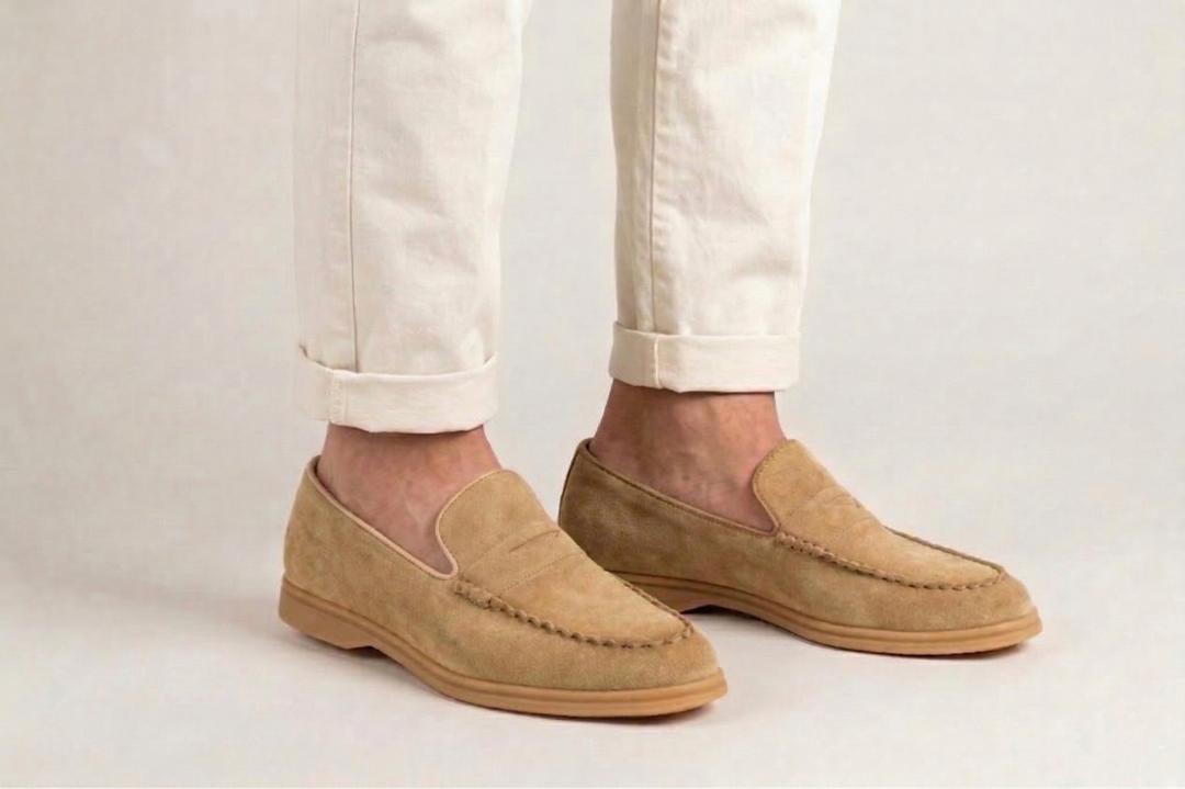 Mocassino in camoscio con cucitura a mano