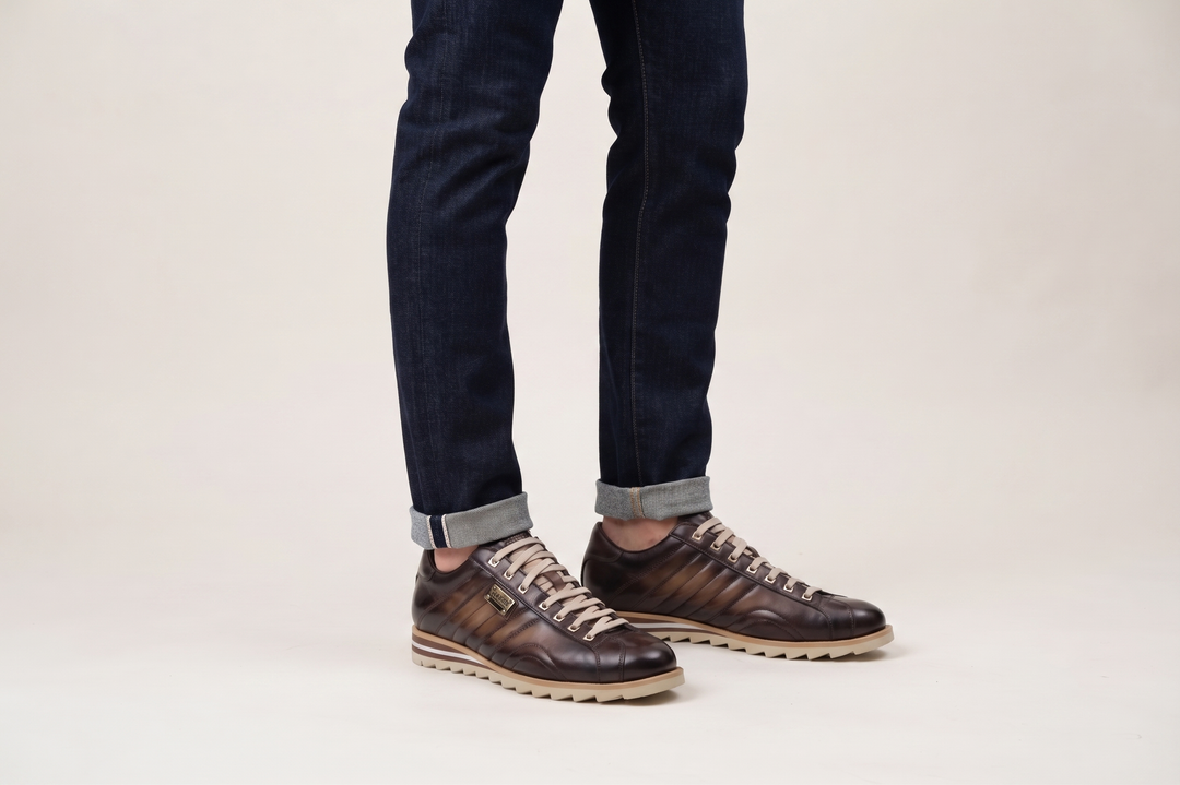 Leder -Turnschuhe