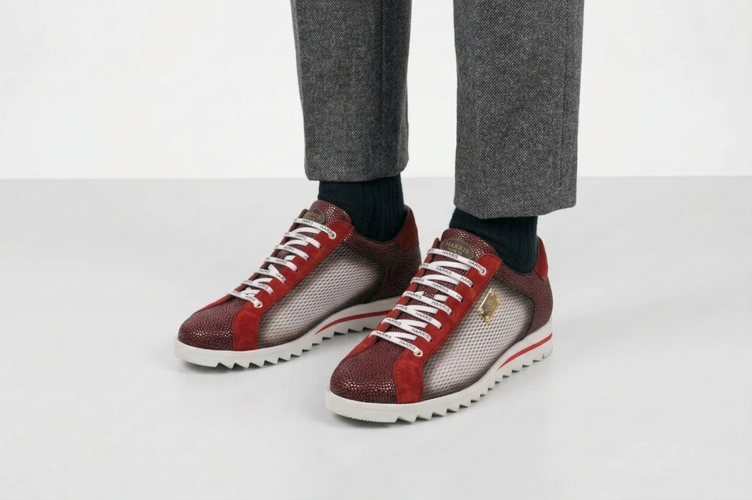 Sneakers mit Perforationseffekt-Print