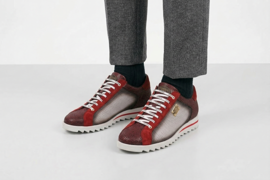 Sneakers mit Perforationseffekt-Print