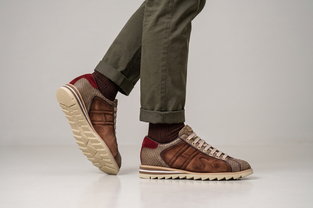 Sneakers in suede e pitone con cuciture imbottite