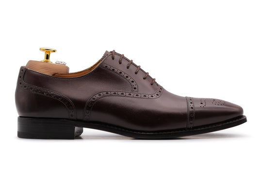Klassischer Oxford mit Brogue-Details