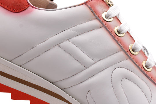 Sneaker de piel y ante decolorados.