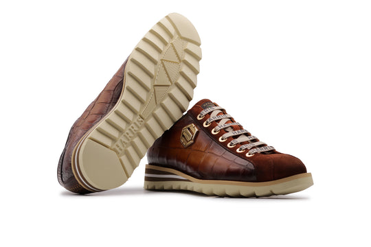 Zapatillas con efecto cocodrilo y ante.