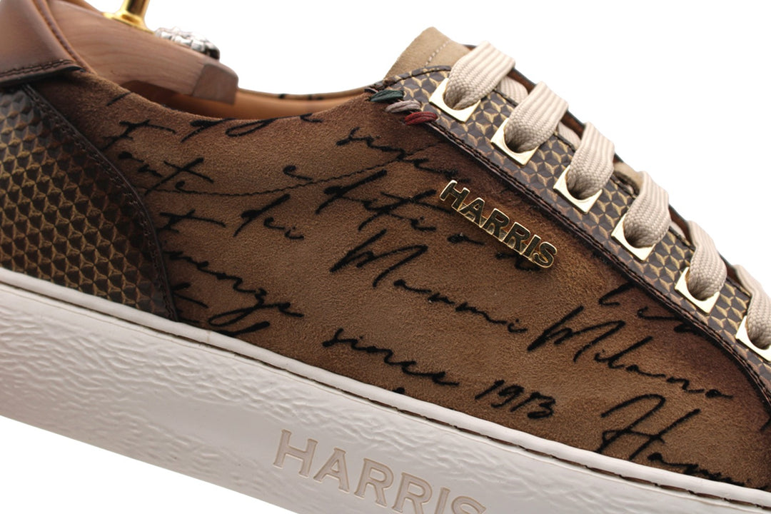 Wildleder-Sneakers und Writer-Details