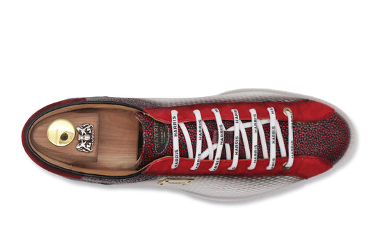 Sneakers mit Perforationseffekt-Print