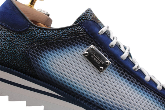 Sneakers mit Perforationseffekt-Print