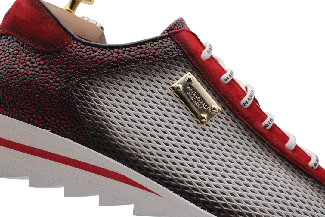 Sneakers mit Perforationseffekt-Print
