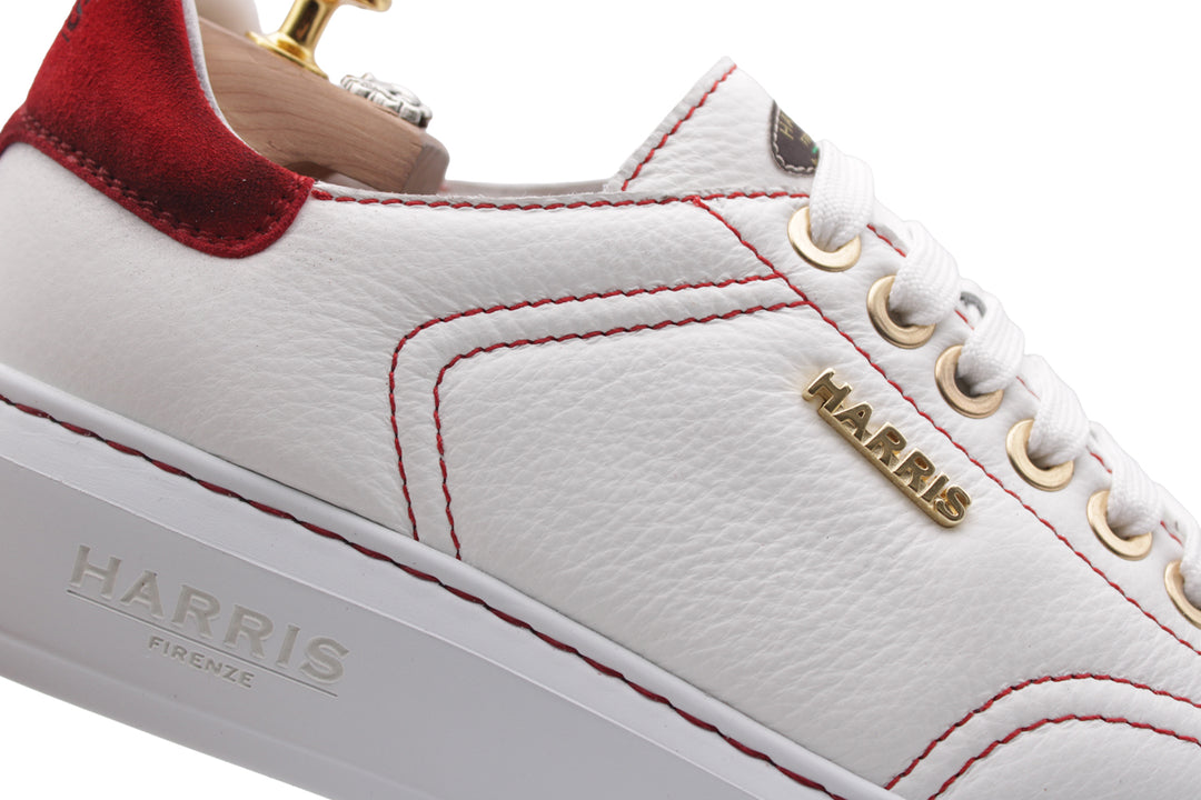 Zapatillas cómodas con detalles de ante.