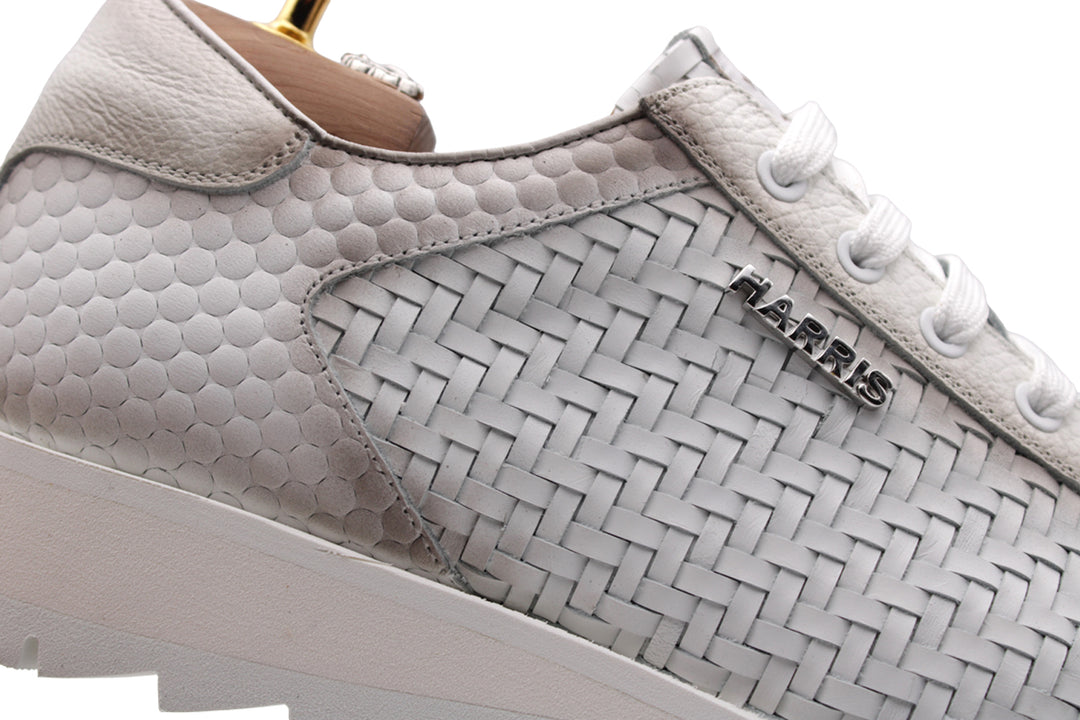 Zapatillas tejidas y estampadas.