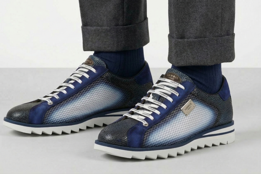 Sneakers mit Perforationseffekt-Print